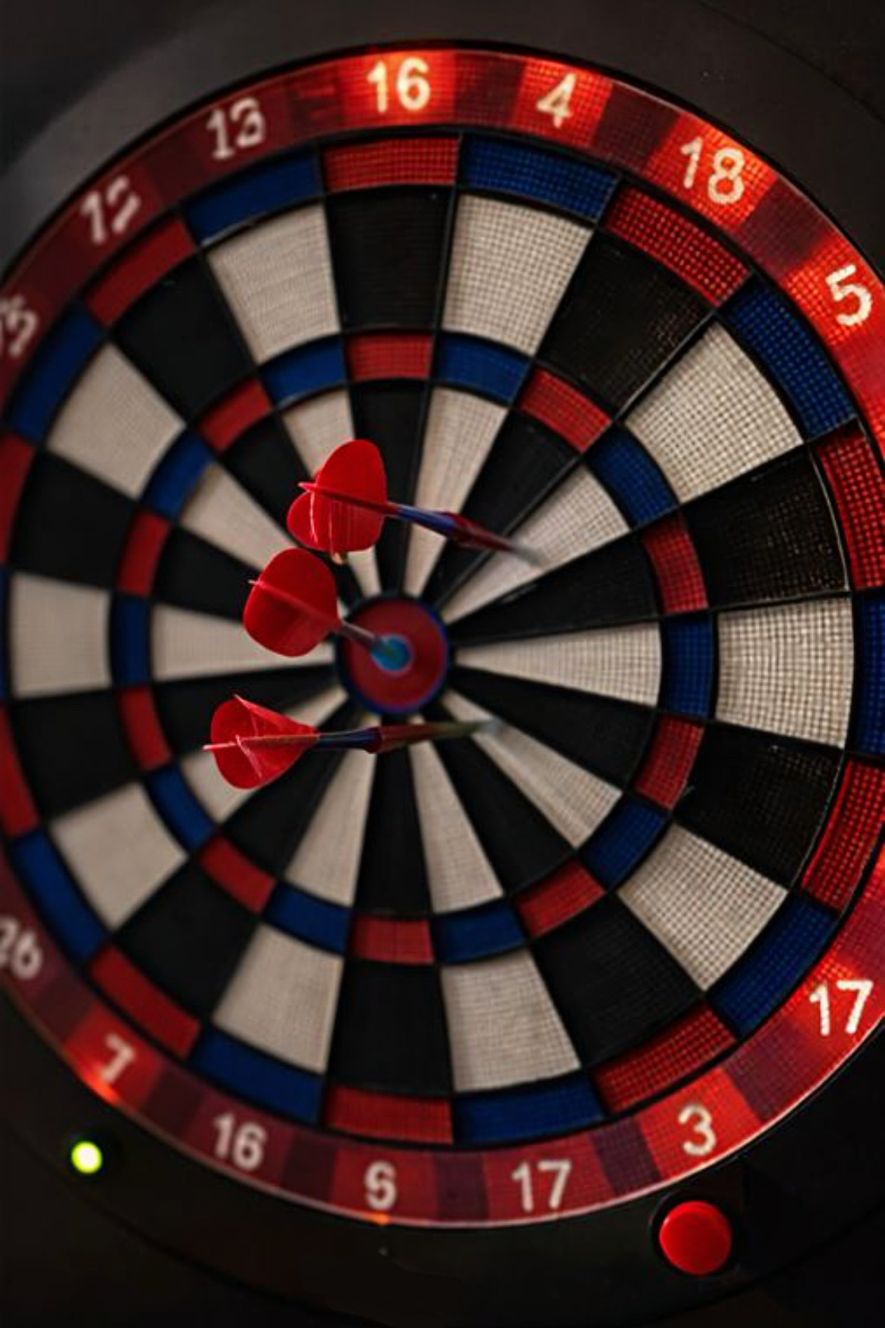 Máquina AimingPro en ambiente nocturno